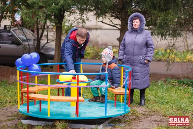 Вчора відбулось відкриття нового дитячого майданчика (Фото) — фото 2