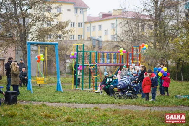 Вчора відбулось відкриття нового дитячого майданчика (Фото) — фото 4