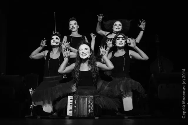 В Івано-Франківську виступили скажені «Dakh Daughters» (Фоторепортаж) + (Відео) — фото 9