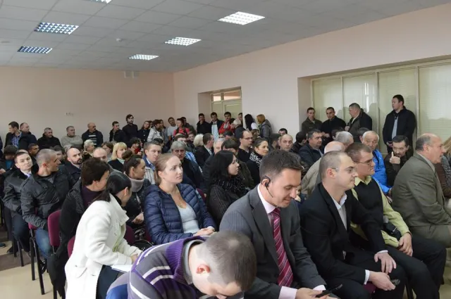 «Зелену зону» біля міського озера віддають під забудову (Фоторепортаж) + (Відео) — фото 1