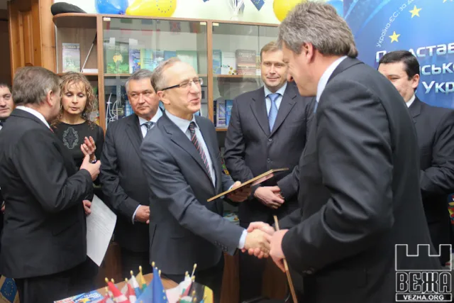 Посол ЄС відкрив Інформаційний Центр Європейського Союзу в Івано-Франківську (Фото) — фото 3