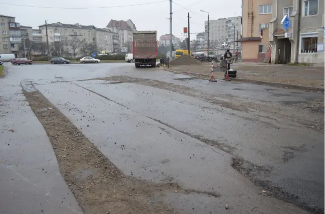 Комунальники майже завершили цьогорічний ремонт вулиці Дудаєва (Фото) — фото 1