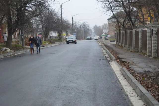 Комунальники майже завершили цьогорічний ремонт вулиці Дудаєва (Фото) — фото 3