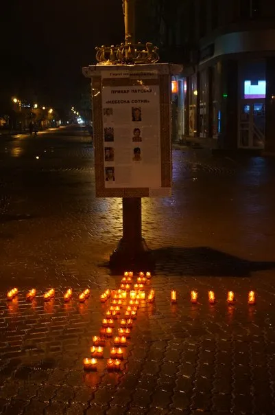 На Вічевому майдані розклали намети й розпалили багаття (Фоторепортаж) — фото 7