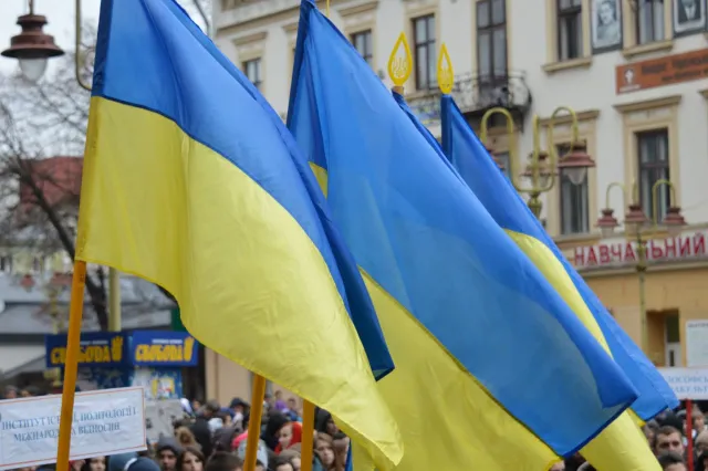 Тисячі іванофранківців знову вийшли на Майдан із нагоди річниці Революції гідності (Фоторепортаж) — фото 6