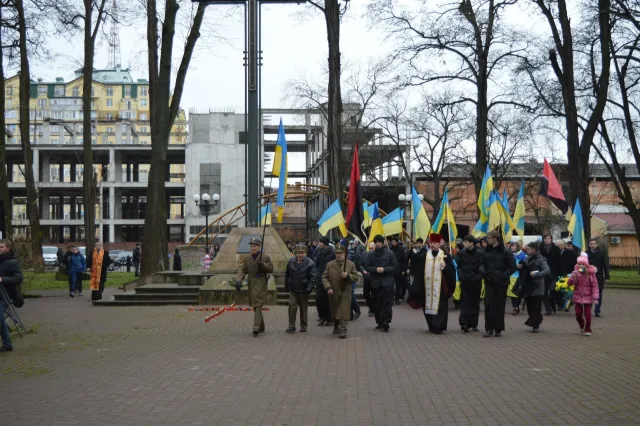 Після завершення сьогоднішнього віча-реквієму відбулася хода пам’яті за загиблими Героями України (Фоторепортаж) — фото 3