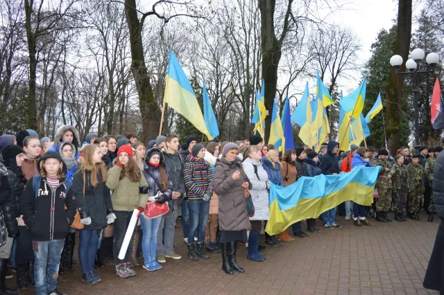 Після завершення сьогоднішнього віча-реквієму відбулася хода пам’яті за загиблими Героями України (Фоторепортаж) — фото 4
