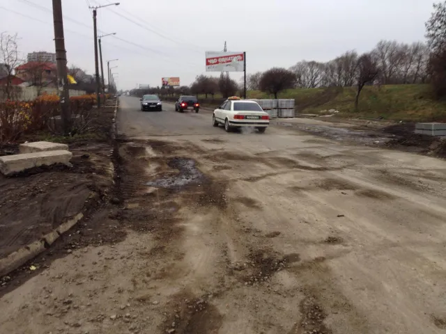 В Івано-Франківську після капітального ремонту відкрили для руху автотранспорту вулицю Набережну (Фоторепортаж) — фото 1