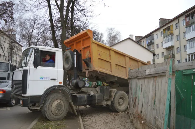 Нарешті підходить до завершення чотирирічна епопея із незаконним будівництвом на вулиці Короля Данила (Фоторепортаж) — фото 8