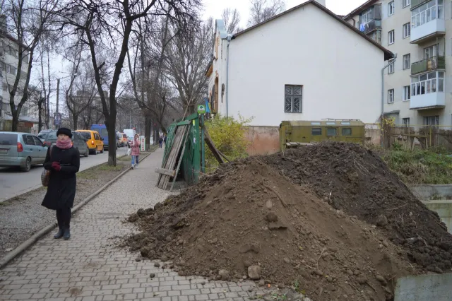 Нарешті підходить до завершення чотирирічна епопея із незаконним будівництвом на вулиці Короля Данила (Фоторепортаж) — фото 9