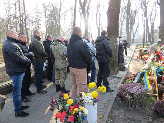 В Меморіальному сквері відбулася поминальна панахида за загиблими (Фото) — фото 1