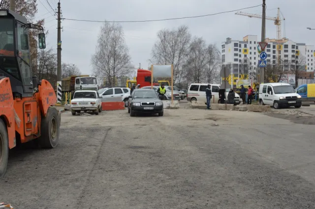 З наступного тижня вулиця Набережна ім. В. Стефаника буде повністю відкрита для проїзду (Фоторепортаж) — фото 1