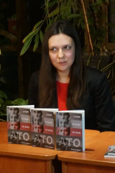 Луганська письменниця презентувала книжку «АТО. Історії зі Сходу на Захід» (Фоторепортаж) + (Відео) — фото 2