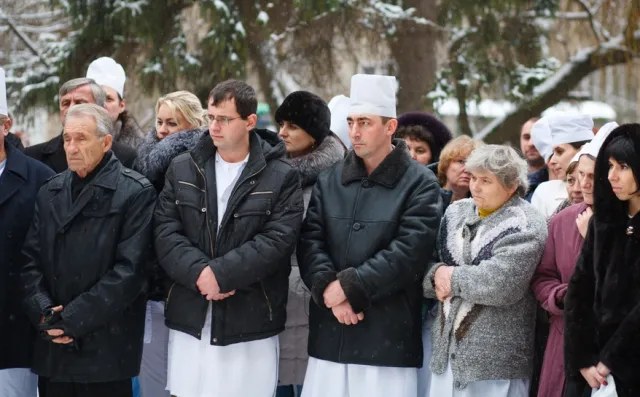 В Івано-Франківську вшанували видатного хірурга, яка провела 15 тисяч операцій (Фоторепортаж) — фото 2