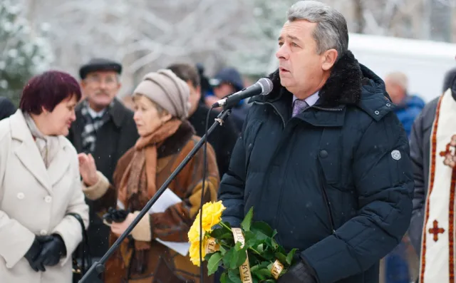 В Івано-Франківську вшанували видатного хірурга, яка провела 15 тисяч операцій (Фоторепортаж) — фото 3