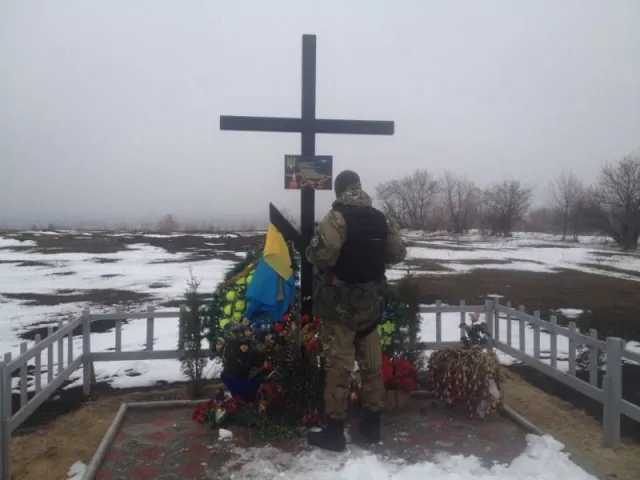 Донецькі й івано-франківські міліціонери вшанували загиблих біля Карачуна військових (Фото) — фото 1