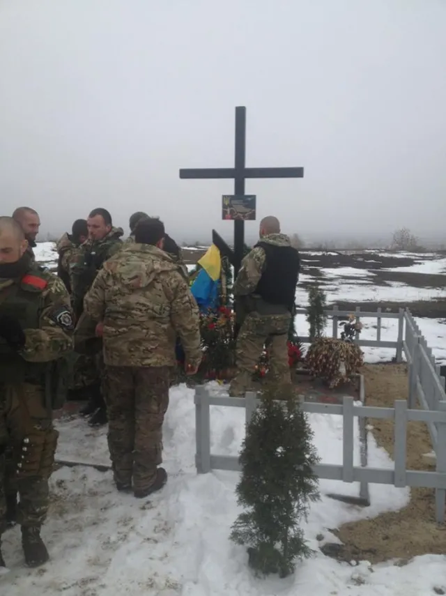 Донецькі й івано-франківські міліціонери вшанували загиблих біля Карачуна військових (Фото) — фото 2