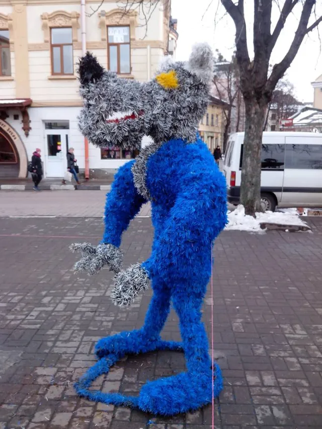 Пластикові фігури звірів на площі Ринок викликали критику користувачів соцмереж — фото 1