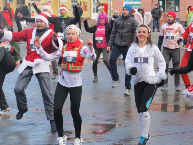 В Івано-Франківську відбувся зимовий новорічно-різдвяний забіг «Коляда Run» (Фоторепортаж) — фото 16