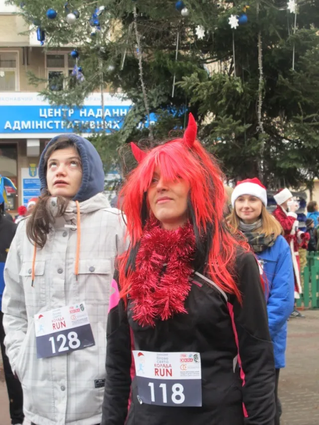 В Івано-Франківську відбувся зимовий новорічно-різдвяний забіг «Коляда Run» (Фоторепортаж) — фото 9