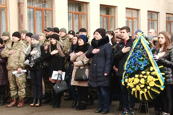 На честь загиблого в АТО прикарпатського спецназівця відкрили анотаційну дошку (Фото) — фото 2