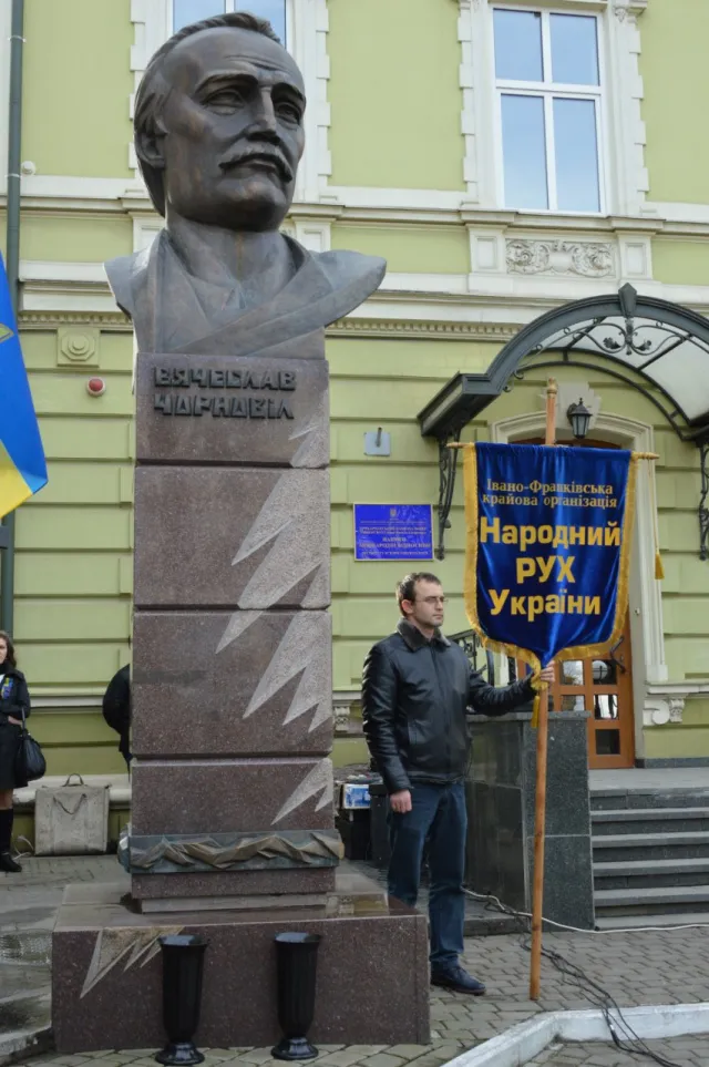 Сьогодні відбулося народне віче з нагоди 77-ї річниці від дня народження В’ячеслава Чорновіла (Фоторепортаж) — фото 1