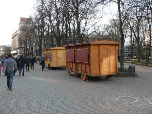 В центрі Івано-Франківська з'явилися нові МАФи — фото 1