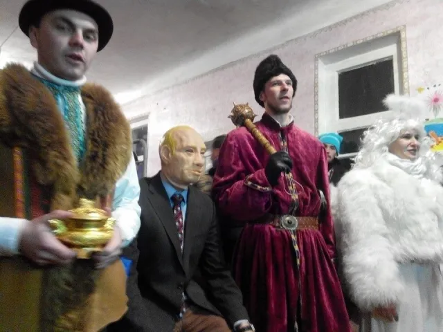 «Фронтовий вертеп» з Івано-Франківська продовжує відвідувати все нові військові і міліцейські частини у зоні АТО (Фоторепортаж) — фото 12