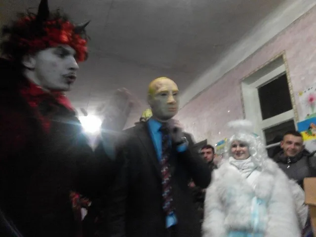 «Фронтовий вертеп» з Івано-Франківська продовжує відвідувати все нові військові і міліцейські частини у зоні АТО (Фоторепортаж) — фото 6