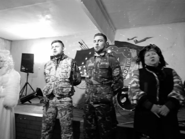 «Фронтовий вертеп» з Івано-Франківська продовжує відвідувати все нові військові і міліцейські частини у зоні АТО (Фоторепортаж) — фото 10