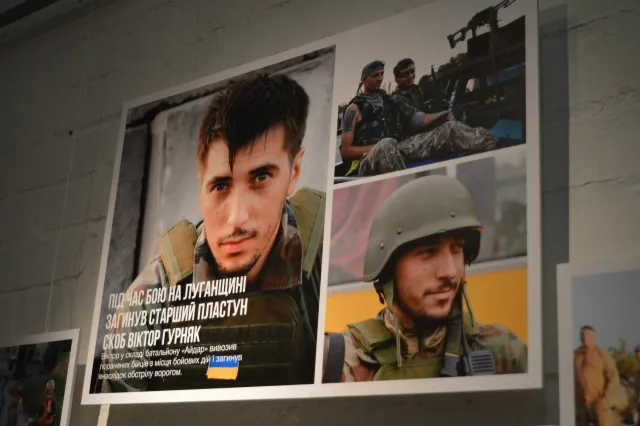 В «Бастіоні» відкрили виставку робіт загиблого героя Віктора Гурняка (Фоторепортаж) — фото 4