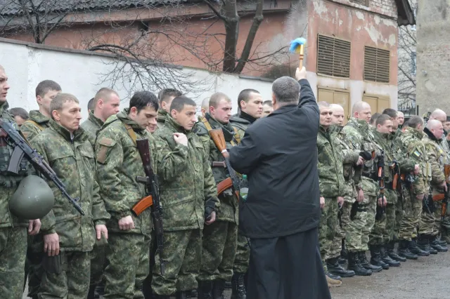 95 прикарпатських міліціонерів відправились у зону АТО (Фоторепортаж) — фото 12