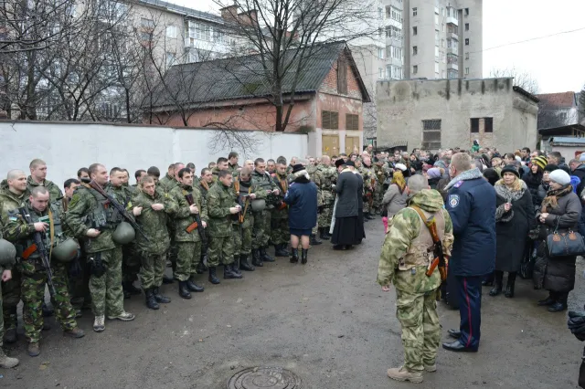 95 прикарпатських міліціонерів відправились у зону АТО (Фоторепортаж) — фото 15