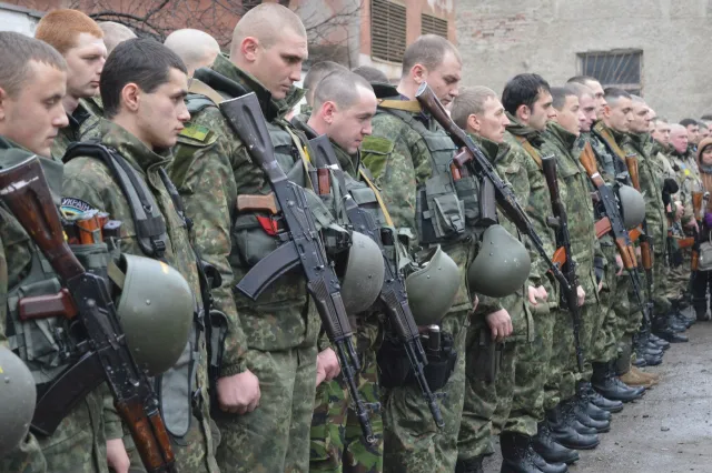 95 прикарпатських міліціонерів відправились у зону АТО (Фоторепортаж) — фото 9