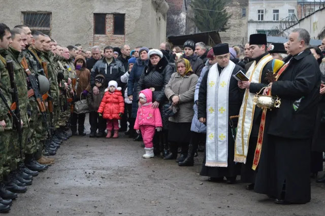 95 прикарпатських міліціонерів відправились у зону АТО (Фоторепортаж) — фото 10