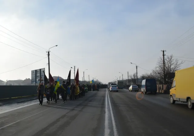 В Івано-Франківську прощалися з волонтером-медиком Ярославом Чомком, який загинув у зоні АТО (Фоторепортаж) — фото 11