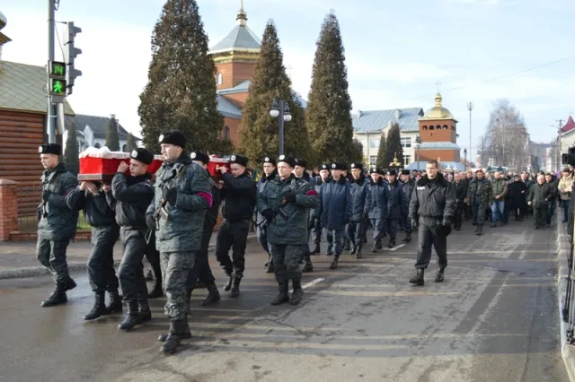 В Івано-Франківську прощалися з волонтером-медиком Ярославом Чомком, який загинув у зоні АТО (Фоторепортаж) — фото 13