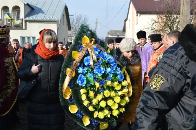 В Івано-Франківську прощалися з волонтером-медиком Ярославом Чомком, який загинув у зоні АТО (Фоторепортаж) — фото 4