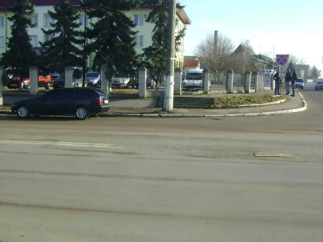 Авторагулі порушують правила паркування прямо під носом наших доблесних даівців (Фото) — фото 5