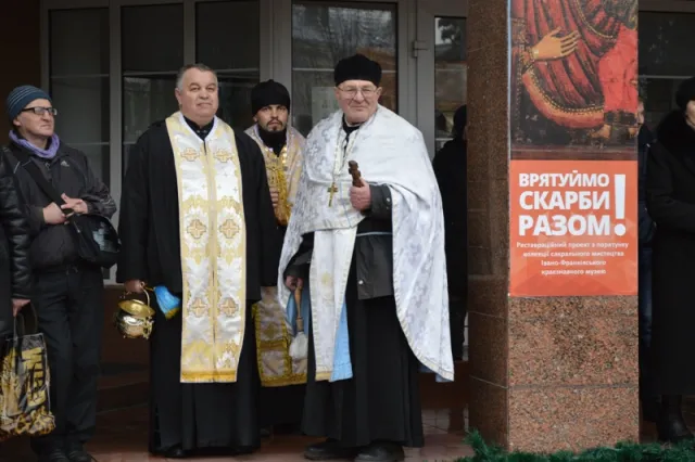 В Івано-Франківську щедрували та святили воду (Фоторепортаж) — фото 4
