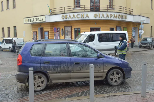 В Івано-Франківську молодь полювала на «авторагулів» (Фоторепортаж) — фото 3