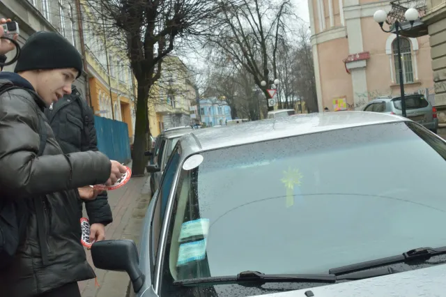В Івано-Франківську молодь полювала на «авторагулів» (Фоторепортаж) — фото 4