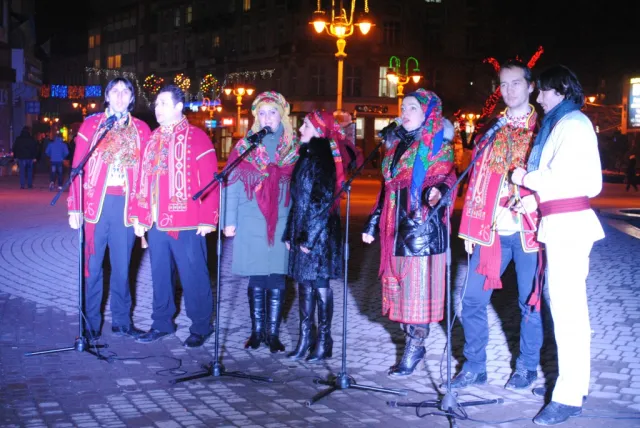 В Івано-Франківську відбулося урочисте закриття Новорічно-Різдвяного фестивалю (Фото) — фото 3