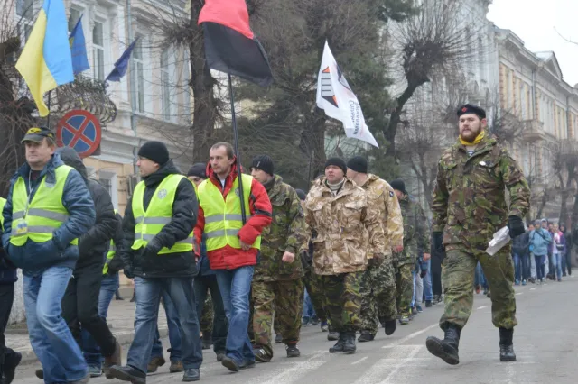 В Івано-Франківську до Дня Соборності організували Марш єдності та «живий ланцюг» (Фоторепортаж) + (Відео) — фото 11