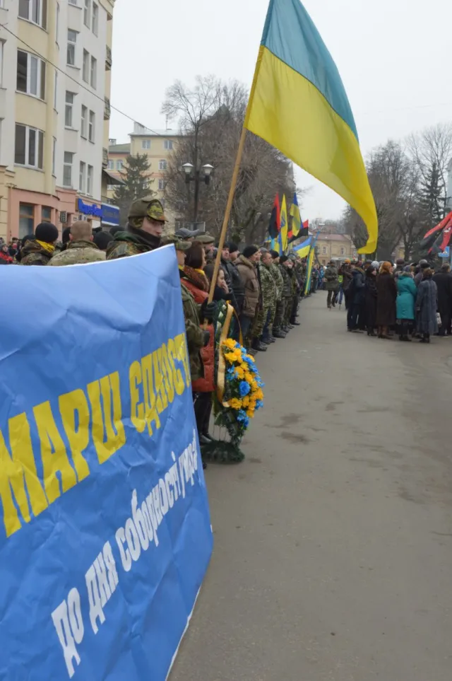 В Івано-Франківську до Дня Соборності організували Марш єдності та «живий ланцюг» (Фоторепортаж) + (Відео) — фото 6