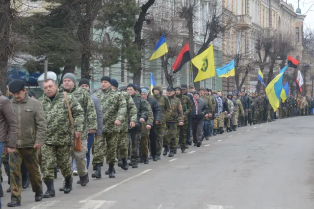 В Івано-Франківську до Дня Соборності організували Марш єдності та «живий ланцюг» (Фоторепортаж) + (Відео) — фото 9