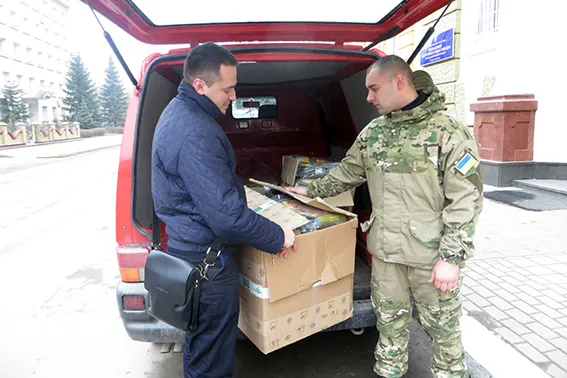 Прикарпатським міліціонерам передали півсотні комплектів термобілизни (Фото) — фото 1