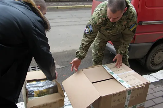 Прикарпатським міліціонерам передали півсотні комплектів термобілизни (Фото) — фото 2