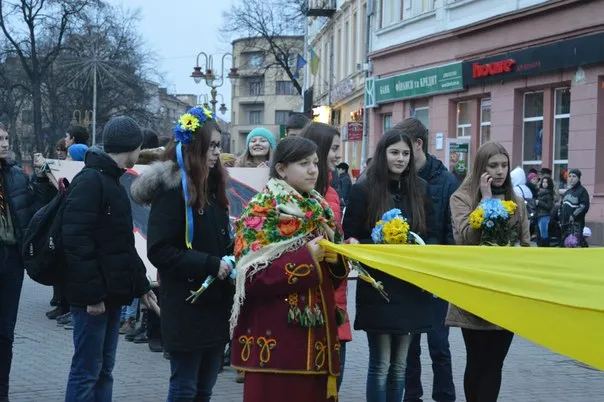 Франківці вшанували пам’ять героїв бою під Крутами смолоскипною ходою (Фоторепортаж) — фото 1