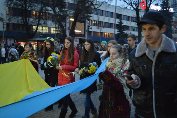 Франківці вшанували пам’ять героїв бою під Крутами смолоскипною ходою (Фоторепортаж) — фото 6